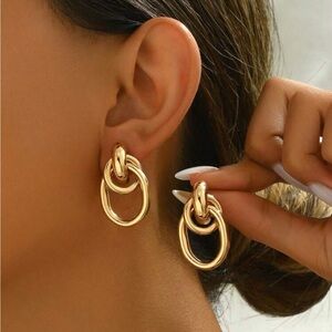 Elegant Gold Hoop Earrings